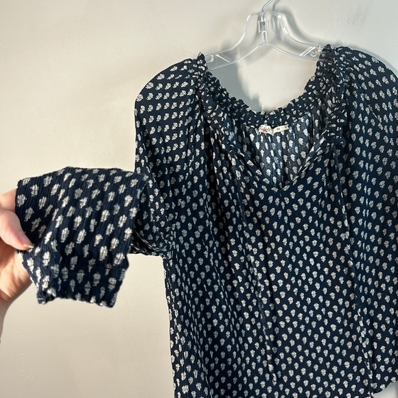 Faherty Emery Peasant Blouse Boho Tie Gauzy Size M Ditsy Floral Lotus Pattern - Picture 11 of 15